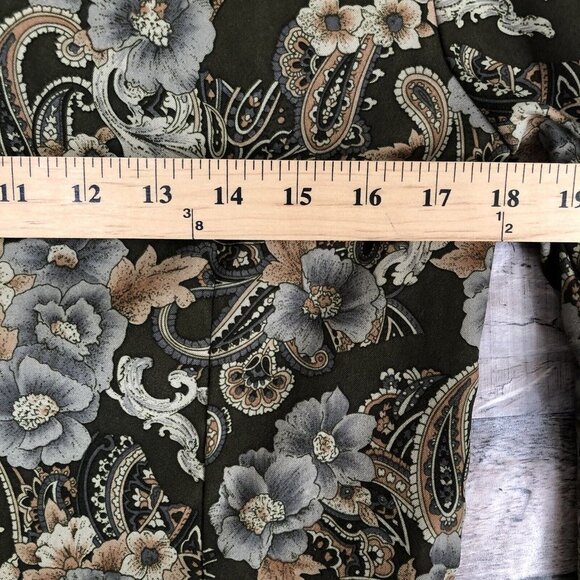 Sag Harbor Women's Full Button Jacket Blouse Paisley and Floral Neutral Size 4 - Picture 8 of 8